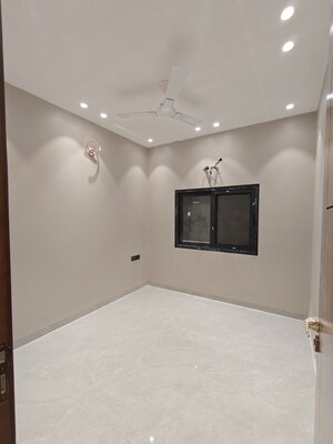 Room in 3.5 BHK Builder Floor at Sector 71 – for Sale