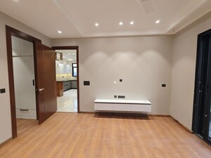 Room in 3.5 BHK Builder Floor at Sector 71 – for Sale