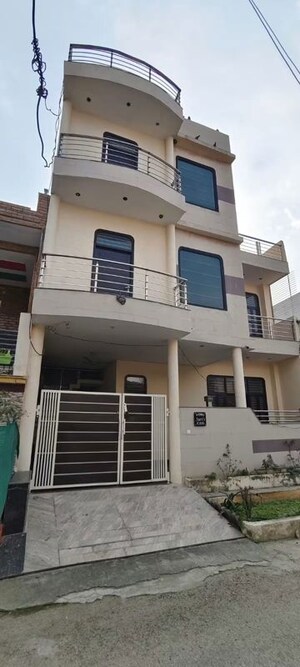 4 BHK Independent House For Sale in Radha Garden