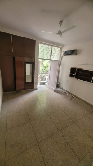 Room in 3.5 BHK Builder Floor at Pamposh Enclave – for Rent