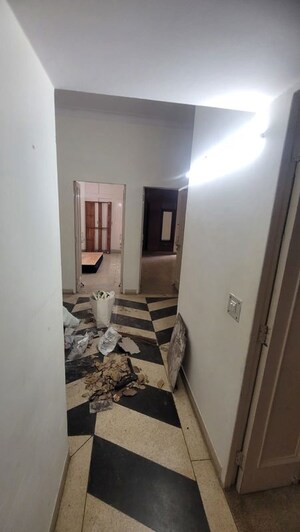 Balcony in 3.5 BHK Builder Floor at Pamposh Enclave – for Rent