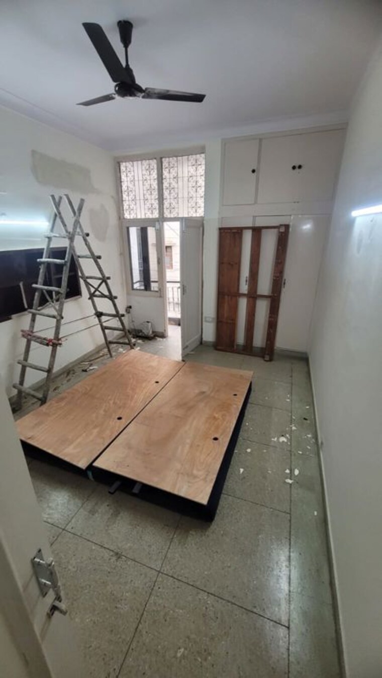Kitchen, pamposh enclave 3.5 Bedroom 250 Sq.Yd. Builder Floor In Pamposh Enclave Delhi 10720232