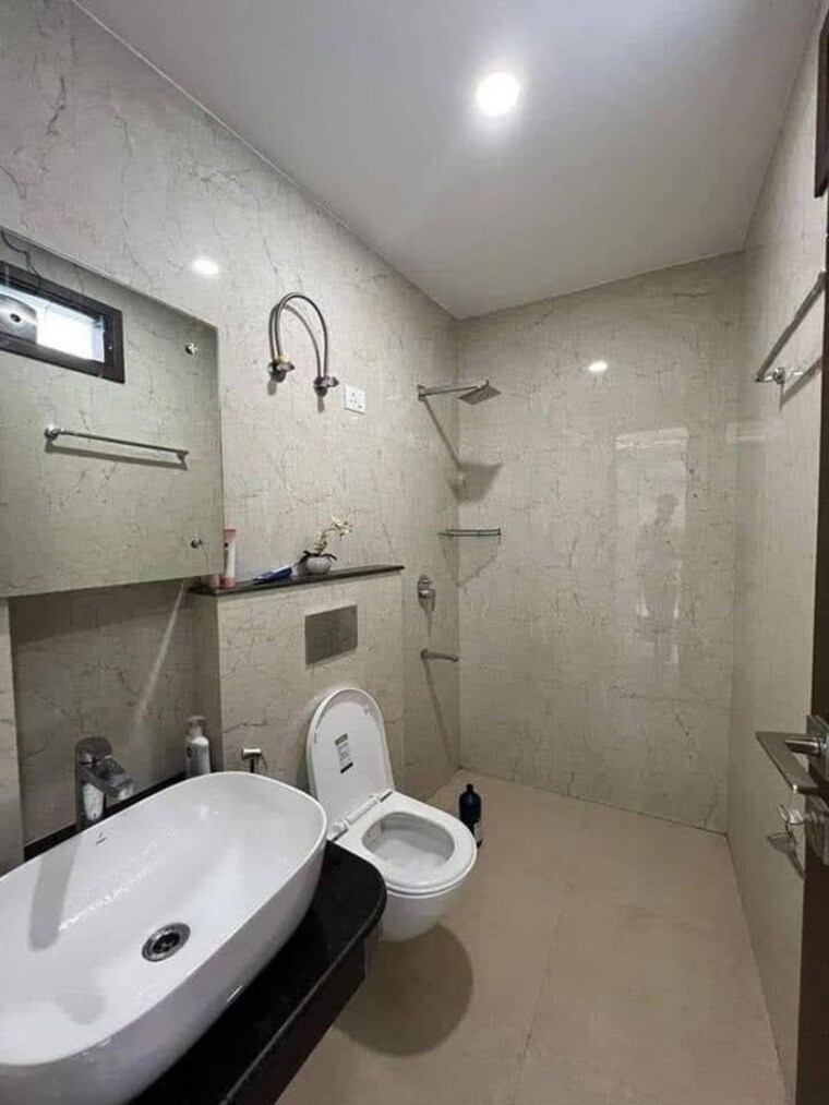 Bathroom, sector 14 2 Bedroom 1425 Sq.Ft. Builder Floor In Sector 14 Gurgaon 10720221