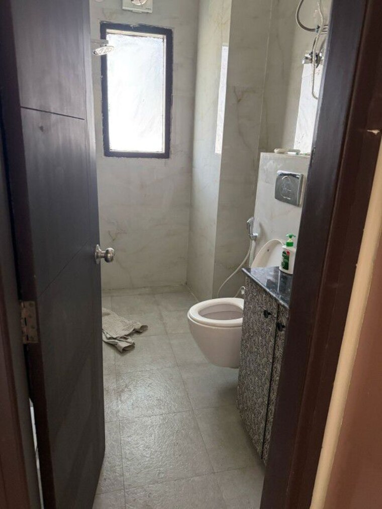Bathroom, sector 14 2 Bedroom 1425 Sq.Ft. Builder Floor In Sector 14 Gurgaon 10720221