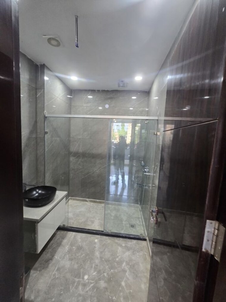 Bathroom, chanderlok 4 Bedroom 395 Sq.Yd. Builder Floor In Chanderlok Delhi 10714905