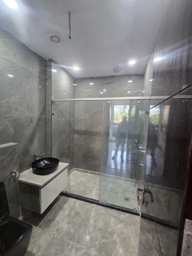 Attached Bathroom, chanderlok 4 Bedroom 395 Sq.Yd. Builder Floor In Chanderlok Delhi 10714905