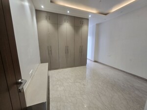 Room in 3 BHK Builder Floor at Pushpanjali Enclave – for Rent