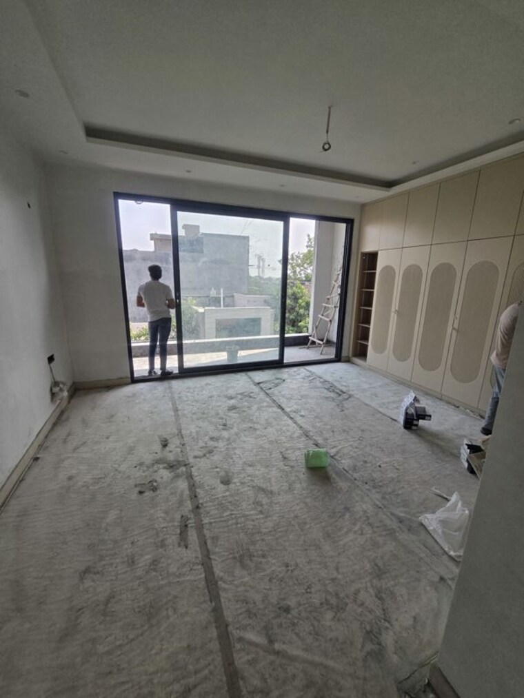 Bedroom, sainik vihar 4 Bedroom 300 Sq.Yd. Builder Floor In Sainik Vihar Delhi 10720251
