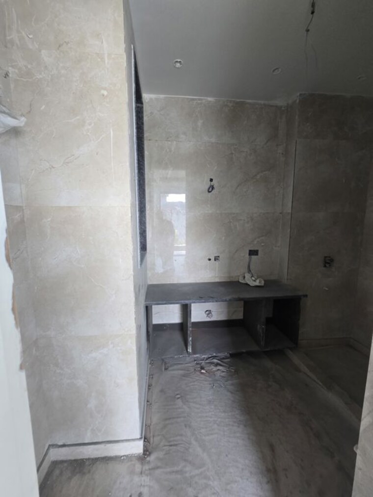 Attached Bathroom, sainik vihar 4 Bedroom 300 Sq.Yd. Builder Floor In Sainik Vihar Delhi 10720251