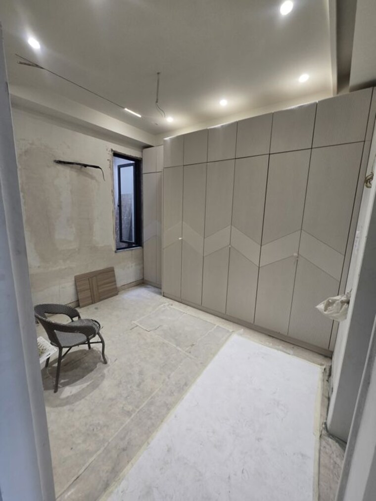 Bedroom, sainik vihar 4 Bedroom 300 Sq.Yd. Builder Floor In Sainik Vihar Delhi 10720251