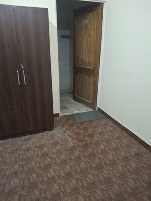 Furnished Amenities in 1 BHK Apartment at Raja Park – for Rent