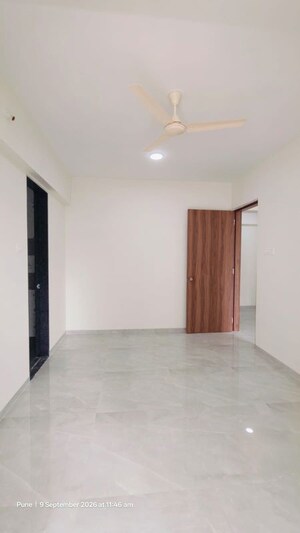 Room in 3 BHK Apartment at Ganraj Apartment Kothrud, Kothrud – for Rent