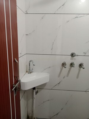 Bathroom in 1 BHK Builder Floor at Sector 18 – for Rent
