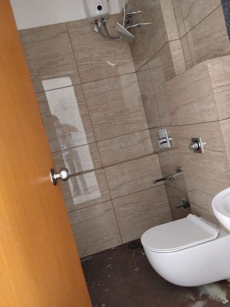 Bathroom, chandak-34-park-estate 2 Bedroom 617 Sq.Ft. Apartment In Goregaon West Mumbai 10719341
