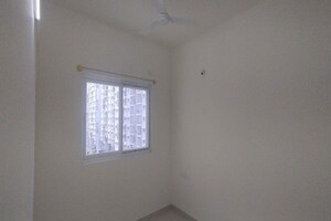 Room in 2.5 BHK Apartment at Godrej Avenues, Yelahanka – for Rent