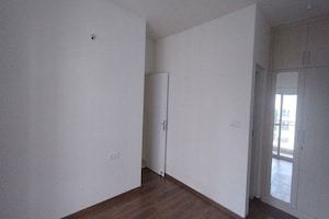 Room in 2.5 BHK Apartment at Godrej Avenues, Yelahanka – for Rent