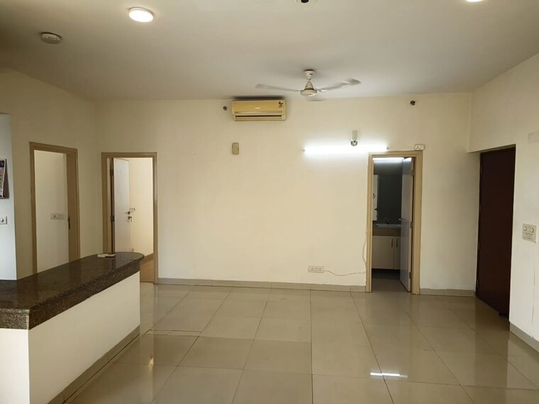 Bathroom, bestech-cyber-park 4 Bedroom 3715 Sq.Ft. Apartment In Sector 36 Gurgaon 10720502