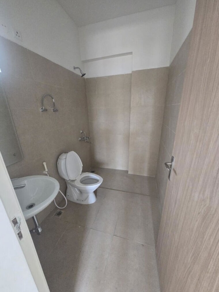Bathroom, sector 21 3 Bedroom 1550 Sq.Ft. Builder Floor In Sector 21 Gurgaon 10720514
