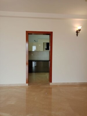 Room in 3 BHK Apartment at Prestige Misty Waters Vista Towers, Hebbal – for Rent