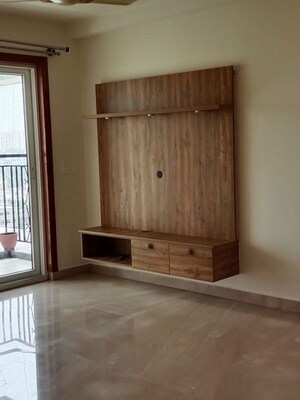 Room in 3 BHK Apartment at Prestige Misty Waters Vista Towers, Hebbal – for Rent