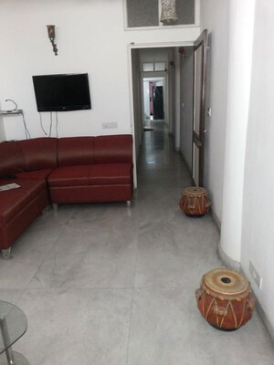 Furnished Amenities in 3 BHK Builder Floor at Jangpura – for Rent