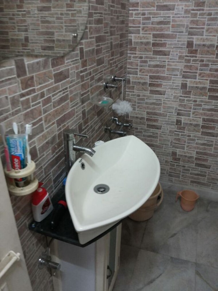 Bathroom, jangpura 3 Bedroom 100 Sq.Yd. Builder Floor In Jangpura Delhi 10720517