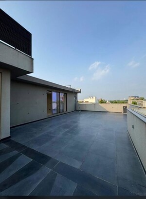 Terrace in 4 BHK Builder Floor at Anand Lok – for Rent