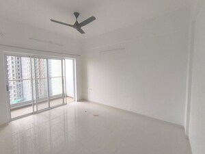 Room in 2 BHK Apartment at Runwal The Central Park, Chinchwad – for Rent