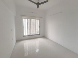 Room in 2 BHK Apartment at Runwal The Central Park, Chinchwad – for Rent
