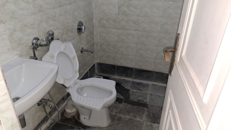 Bathroom, triveni-vasant-vihar-chs 2 Bedroom 1050 Sq.Ft. Apartment In Vasant Vihar Thane 10720690