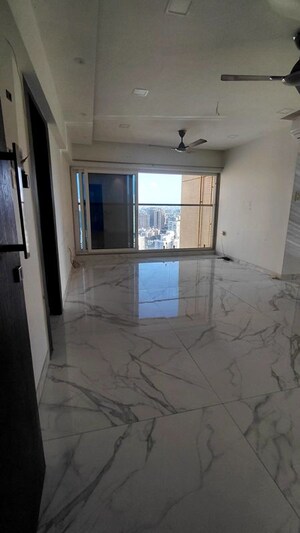 Room in 3 BHK Apartment at RNA NG Eclat, Andheri West – for Rent