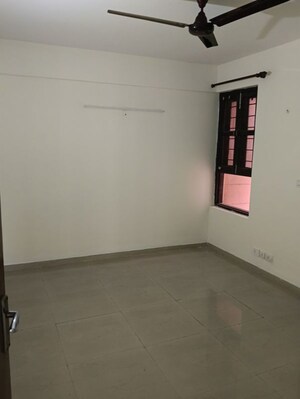 Room in 3 BHK Apartment at Krish Vatika, Alwar Bypass Road – for Rent