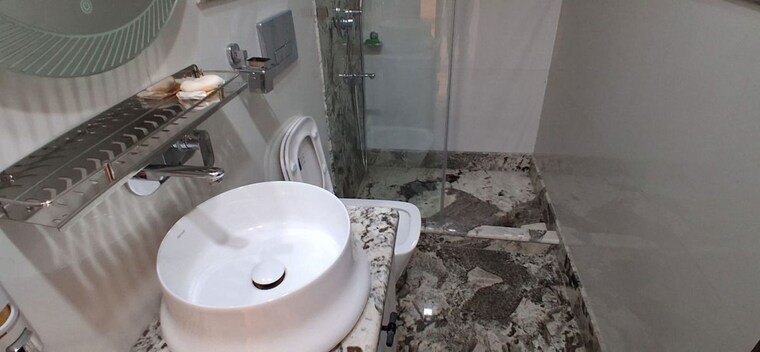 Bathroom, greater kailash part 3 3 Bedroom 1800 Sq.Ft. Builder Floor In Greater Kailash Part 3 Delhi 10720693