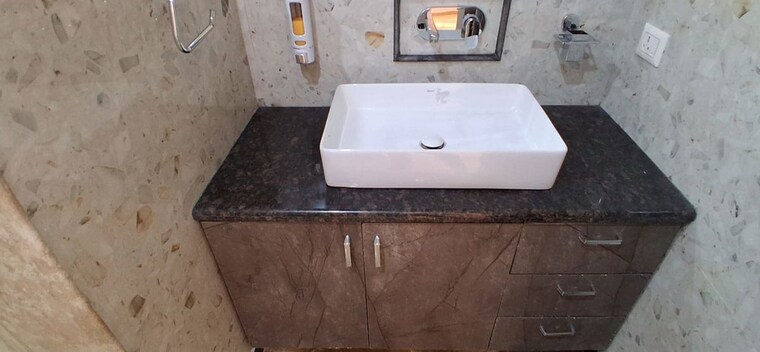 Bathroom, greater kailash part 3 3 Bedroom 1800 Sq.Ft. Builder Floor In Greater Kailash Part 3 Delhi 10720693