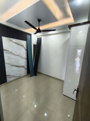 Room in 2 BHK Builder Floor at Shakti Khand Iii – for Rent