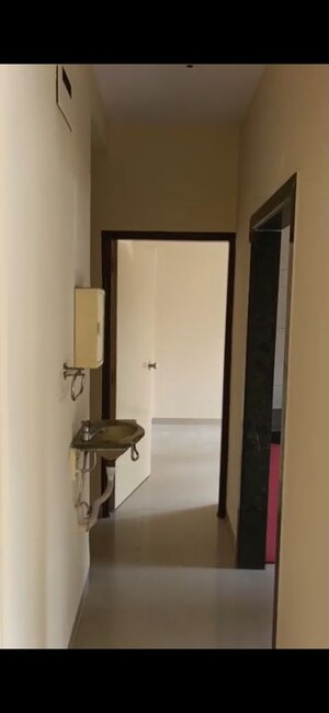 Room in 1.5 BHK Apartment at Kashish Park Apartment, Lal Bahadur Shastri Road – for Rent