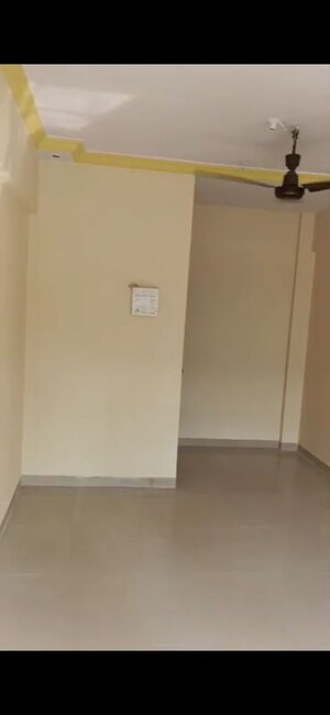 Room in 1.5 BHK Apartment at Kashish Park Apartment, Lal Bahadur Shastri Road – for Rent