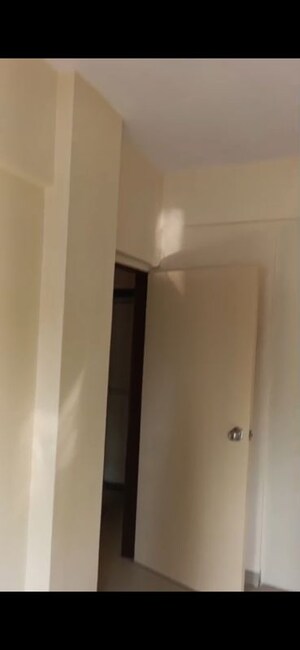 Room in 1.5 BHK Apartment at Kashish Park Apartment, Lal Bahadur Shastri Road – for Rent