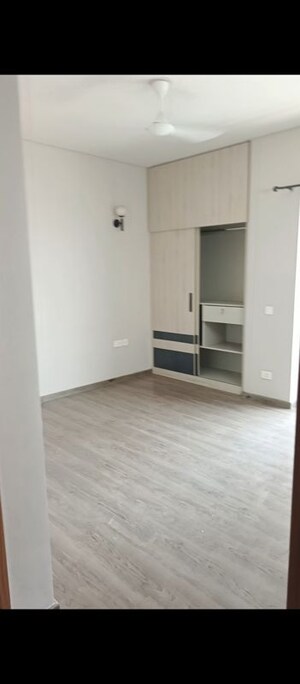 Room in 3 BHK Apartment at Emaar Digi Homes, Sector 62 – for Sale