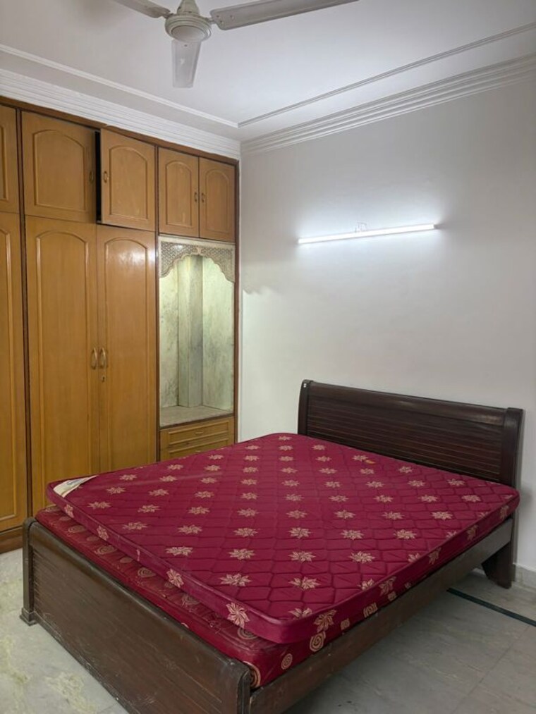 Bedroom, greater kailash i 3 Bedroom 200 Sq.Yd. Builder Floor In Greater Kailash I Delhi 10720880