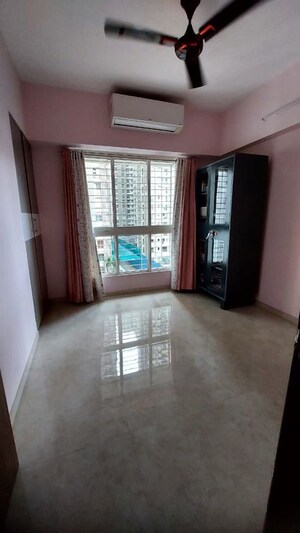 Room in 2 BHK Apartment at Lodha Amara, Kolshet Road – for Sale