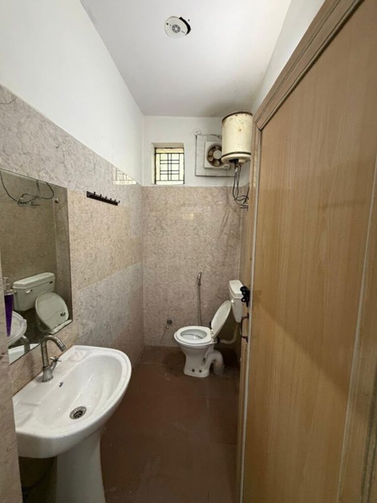 Bathroom, sector 47 2 Bedroom 1193 Sq.Ft. Builder Floor In Sector 47 Gurgaon 10720914