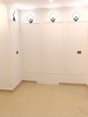 Bathroom in 2 BHK Builder Floor at Vasundhara Sector 11 – for Sale