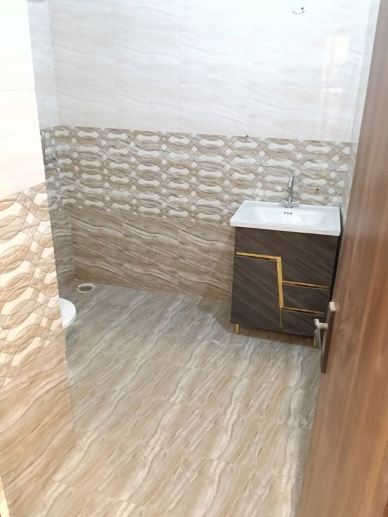Bathroom, vasundhara sector 11 2 Bedroom 750 Sq.Ft. Builder Floor In Vasundhara Sector 11 Ghaziabad 10720791