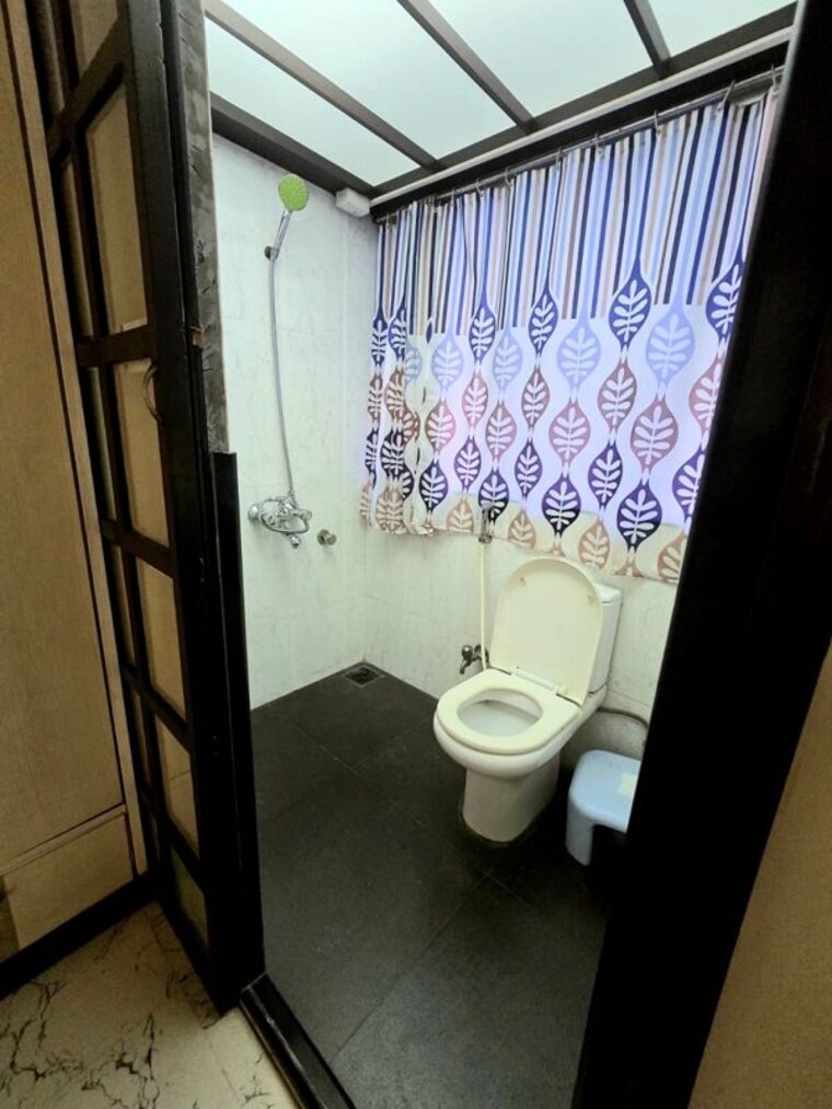 Bathroom, bandra west 2 Bedroom 700 Sq.Ft. Apartment In Bandra West Mumbai 10720916