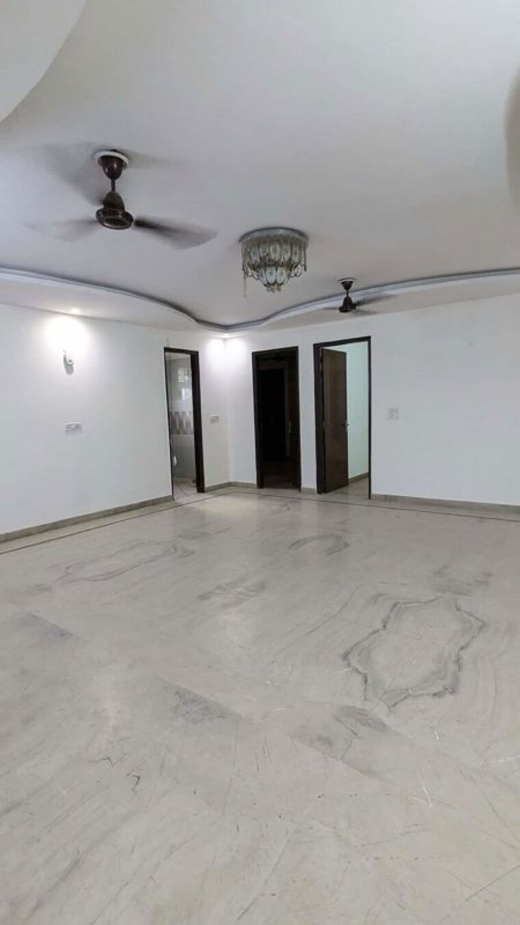 Room, sector 28 3 Bedroom 235 Sq.Yd. Builder Floor In Sector 28 Faridabad 10720899