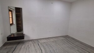 Room in 2 BHK Apartment at Chitrapuri Colony – for Rent