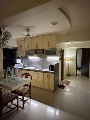 Room in 1 BHK Apartment at Juhu – for Rent