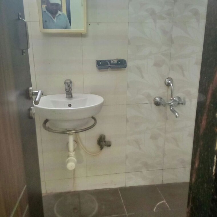Bathroom, goregaon west 2 Bedroom 700 Sq.Ft. Apartment In Goregaon West Mumbai 10721048