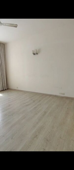 Room in 2 BHK Apartment at Ireo Skyon, Sector 60 – for Rent